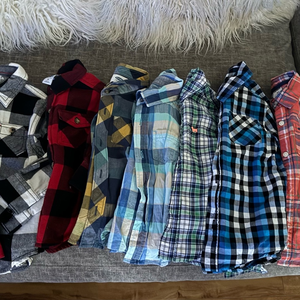 Toddler boys 2t/3t mix 
7 long sleeve 
2 short sleeve